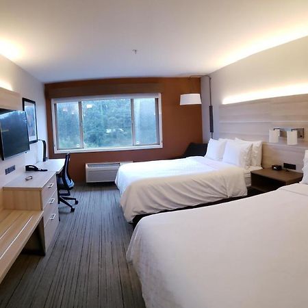 Holiday Inn Express Fort Bragg By Ihg Buitenkant foto