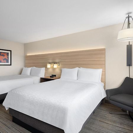 Holiday Inn Express Fort Bragg By Ihg Buitenkant foto