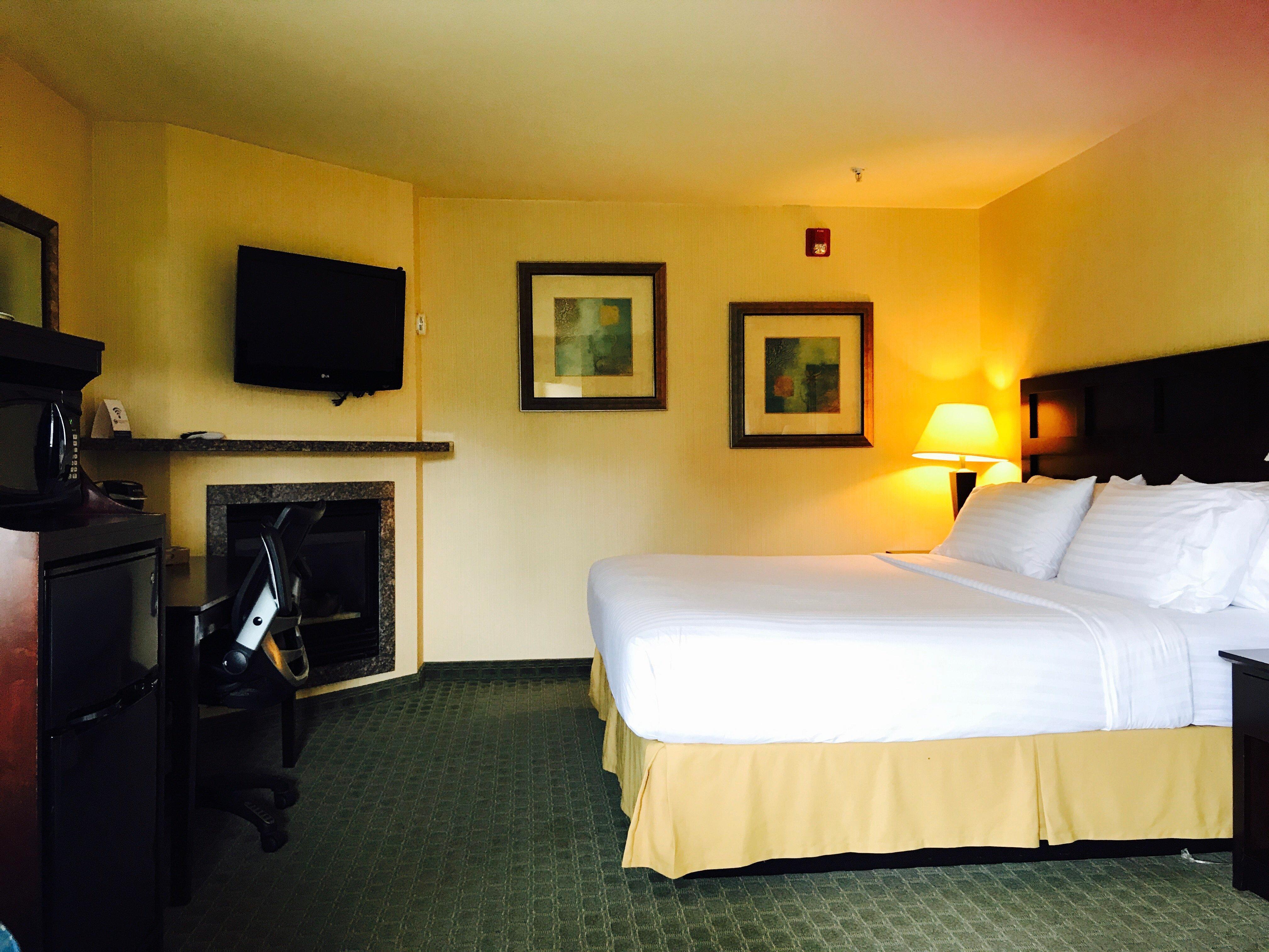 Holiday Inn Express Fort Bragg By Ihg Buitenkant foto
