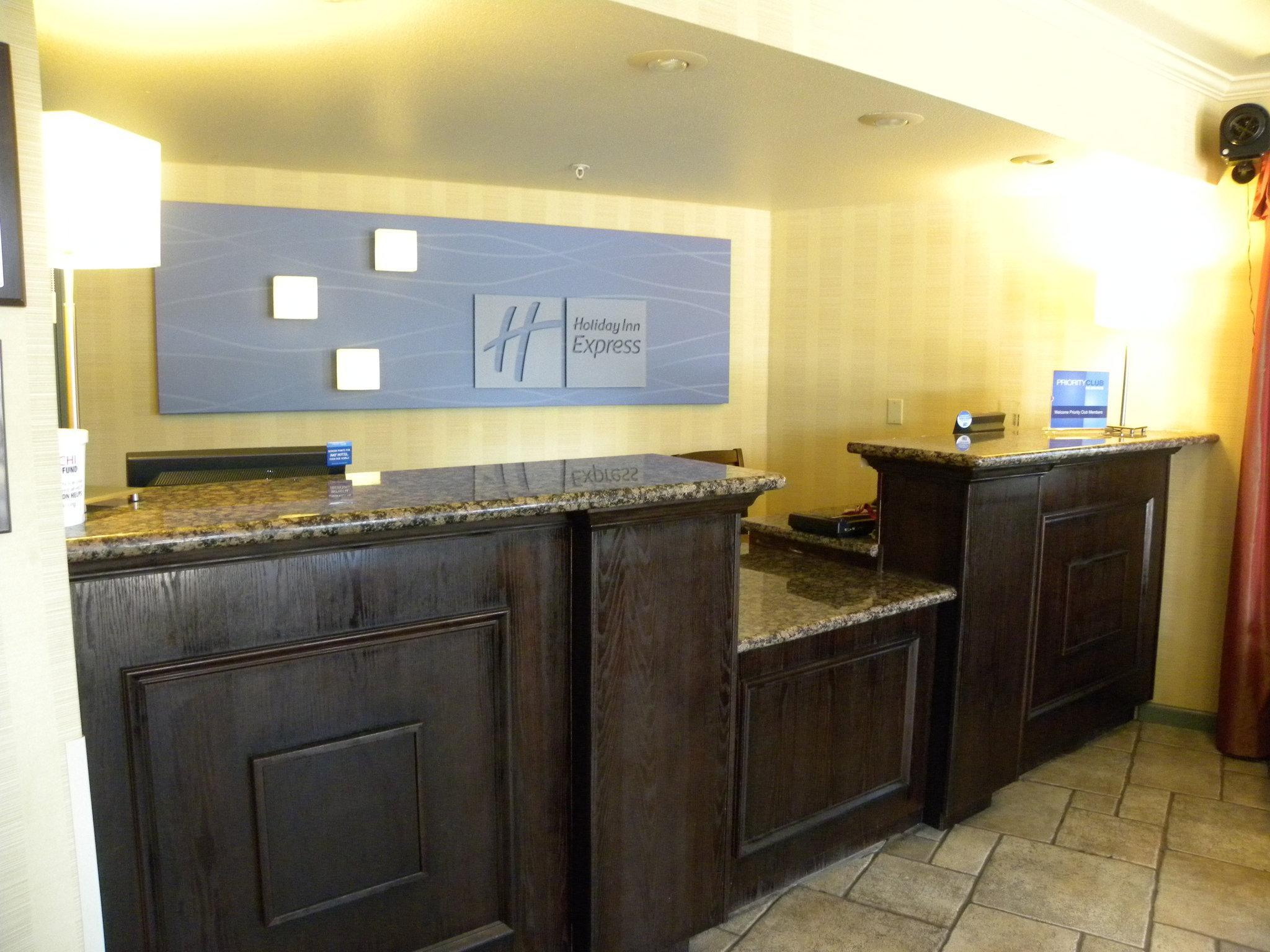 Holiday Inn Express Fort Bragg By Ihg Buitenkant foto