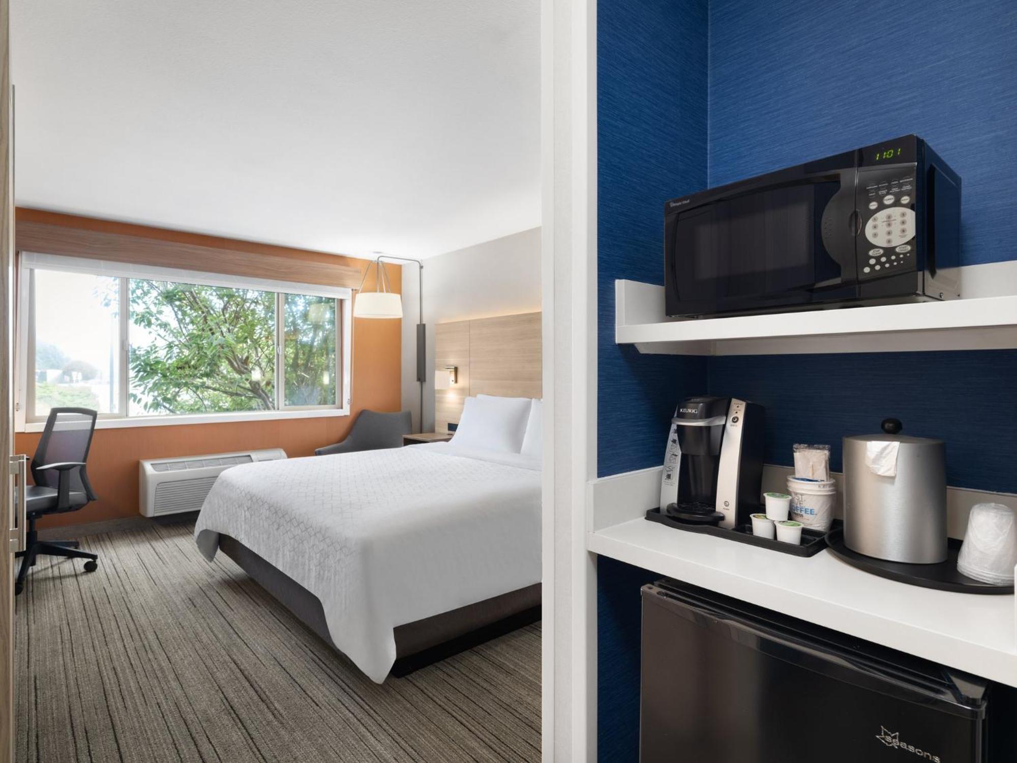 Holiday Inn Express Fort Bragg By Ihg Buitenkant foto