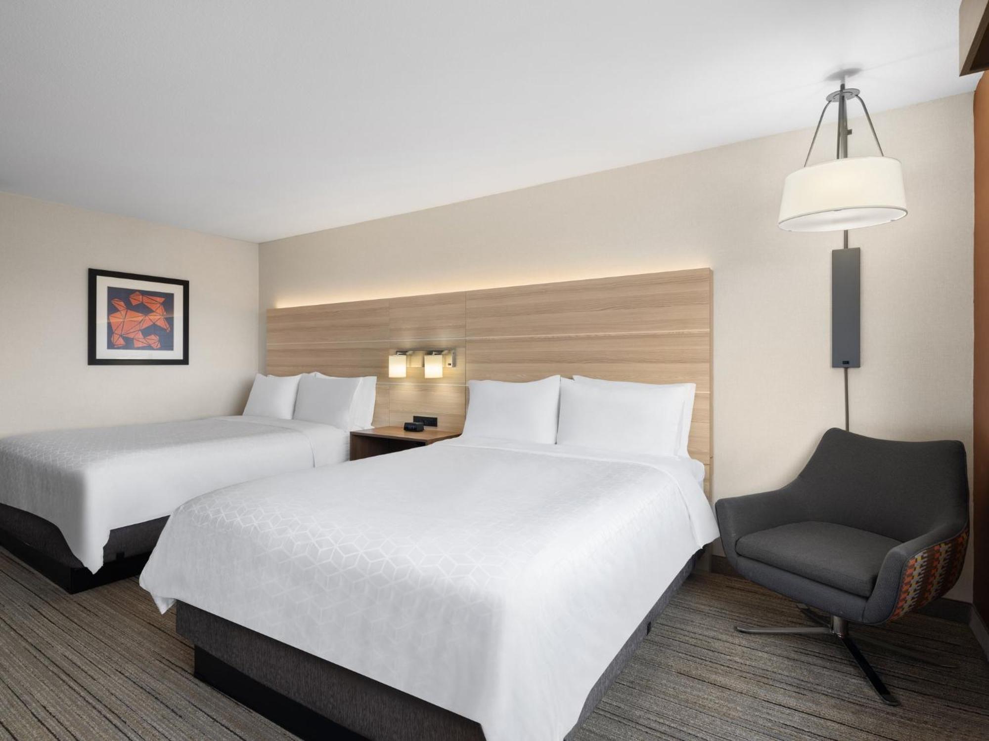 Holiday Inn Express Fort Bragg By Ihg Buitenkant foto