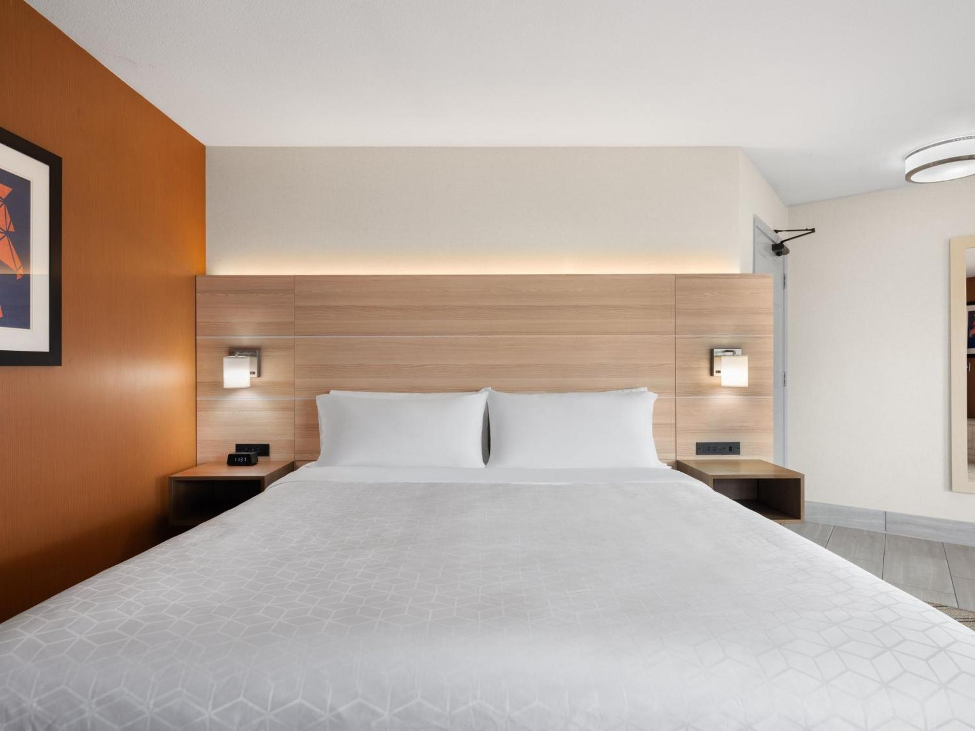 Holiday Inn Express Fort Bragg By Ihg Buitenkant foto
