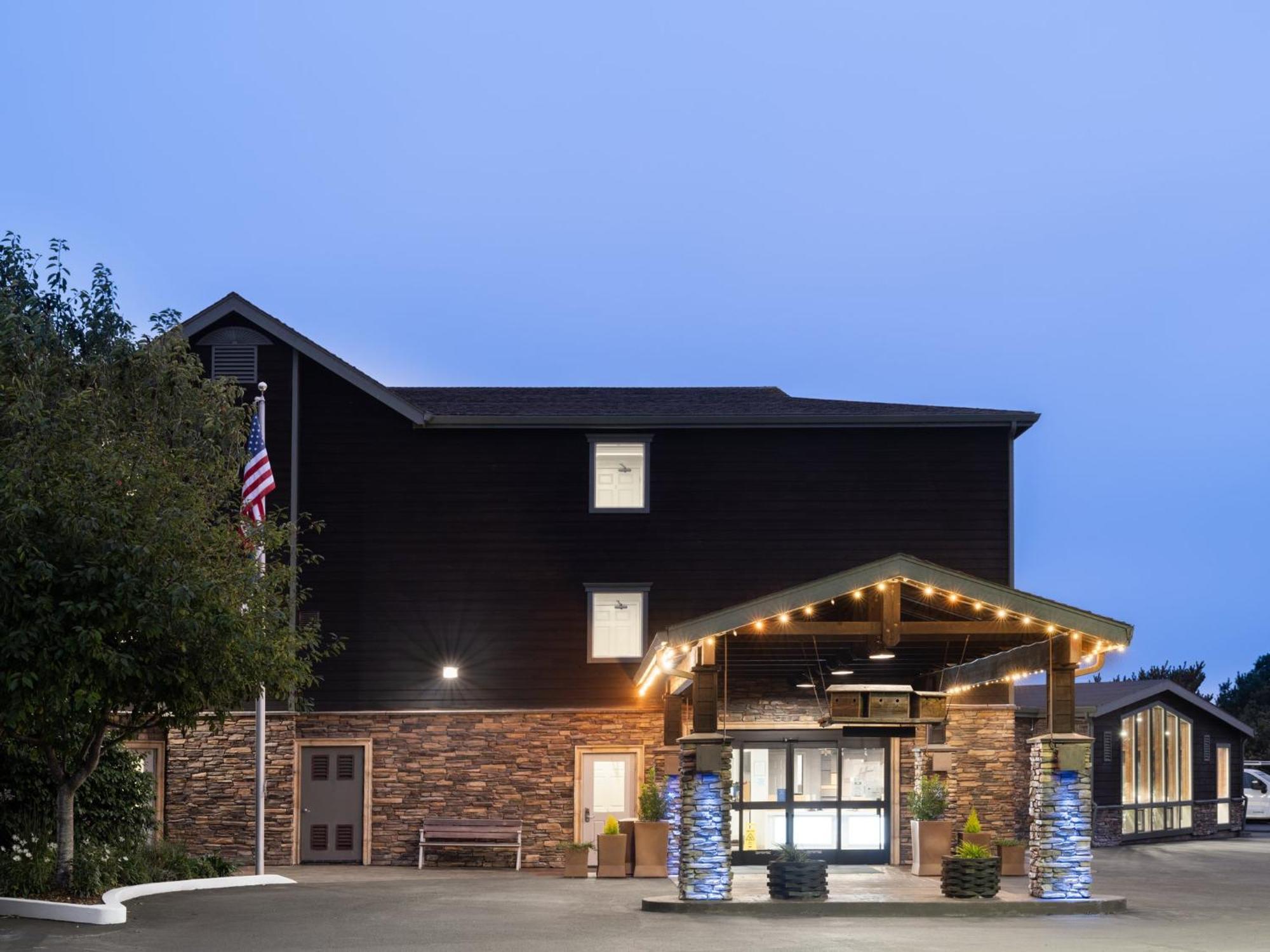 Holiday Inn Express Fort Bragg By Ihg Buitenkant foto