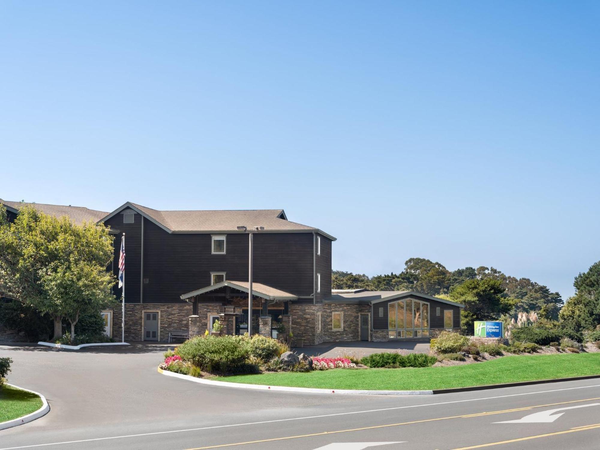 Holiday Inn Express Fort Bragg By Ihg Buitenkant foto