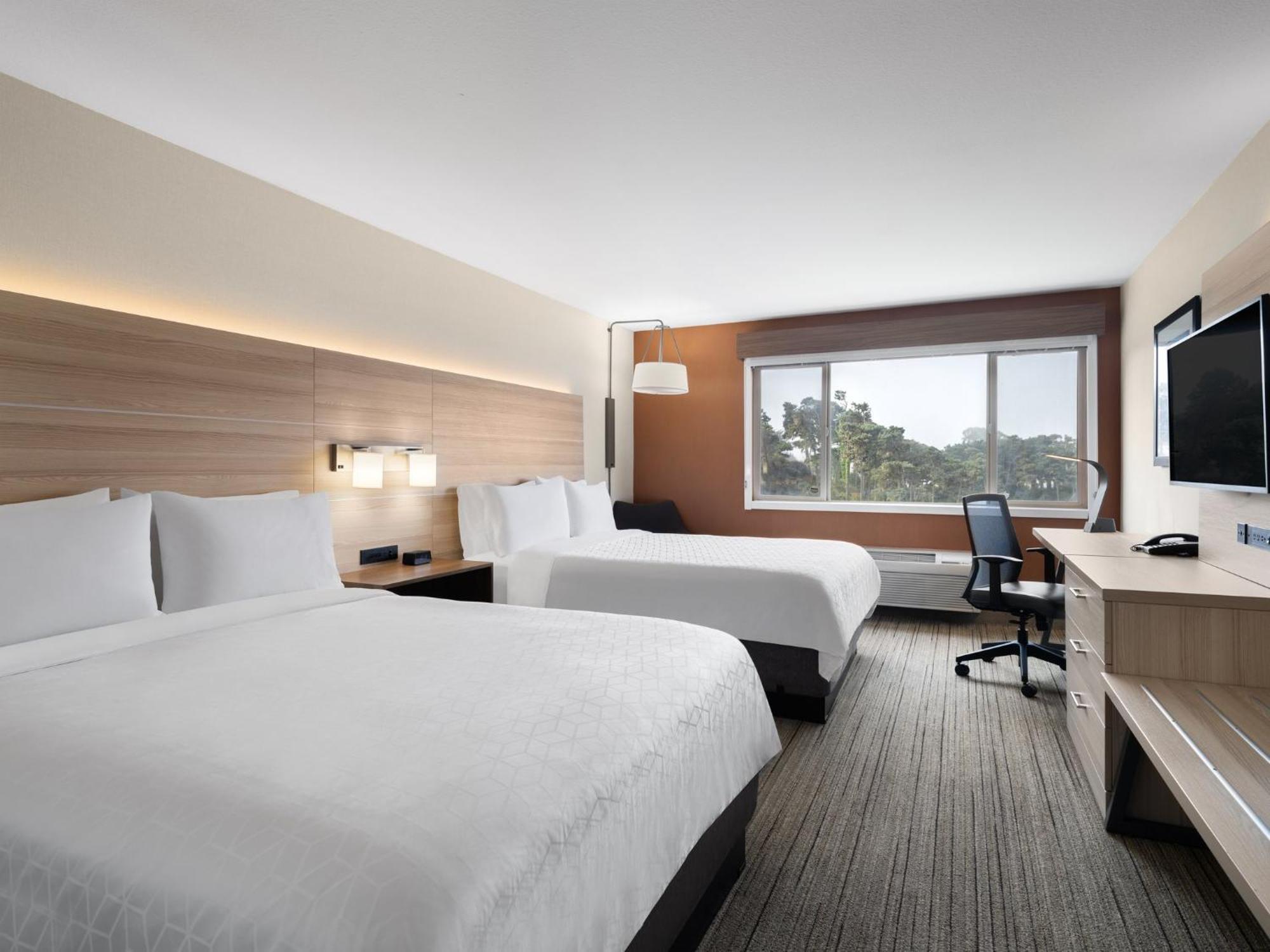 Holiday Inn Express Fort Bragg By Ihg Buitenkant foto
