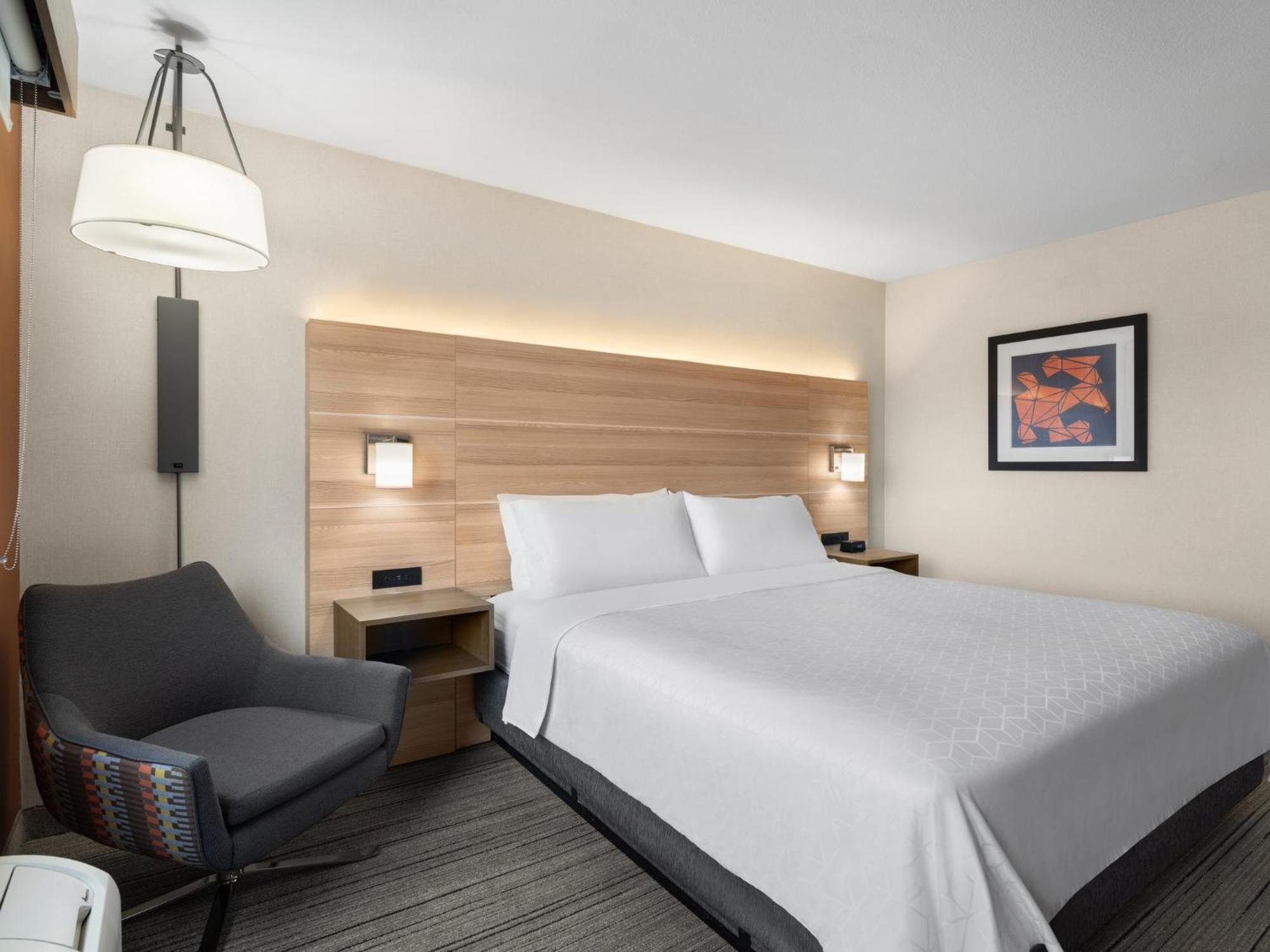 Holiday Inn Express Fort Bragg By Ihg Buitenkant foto