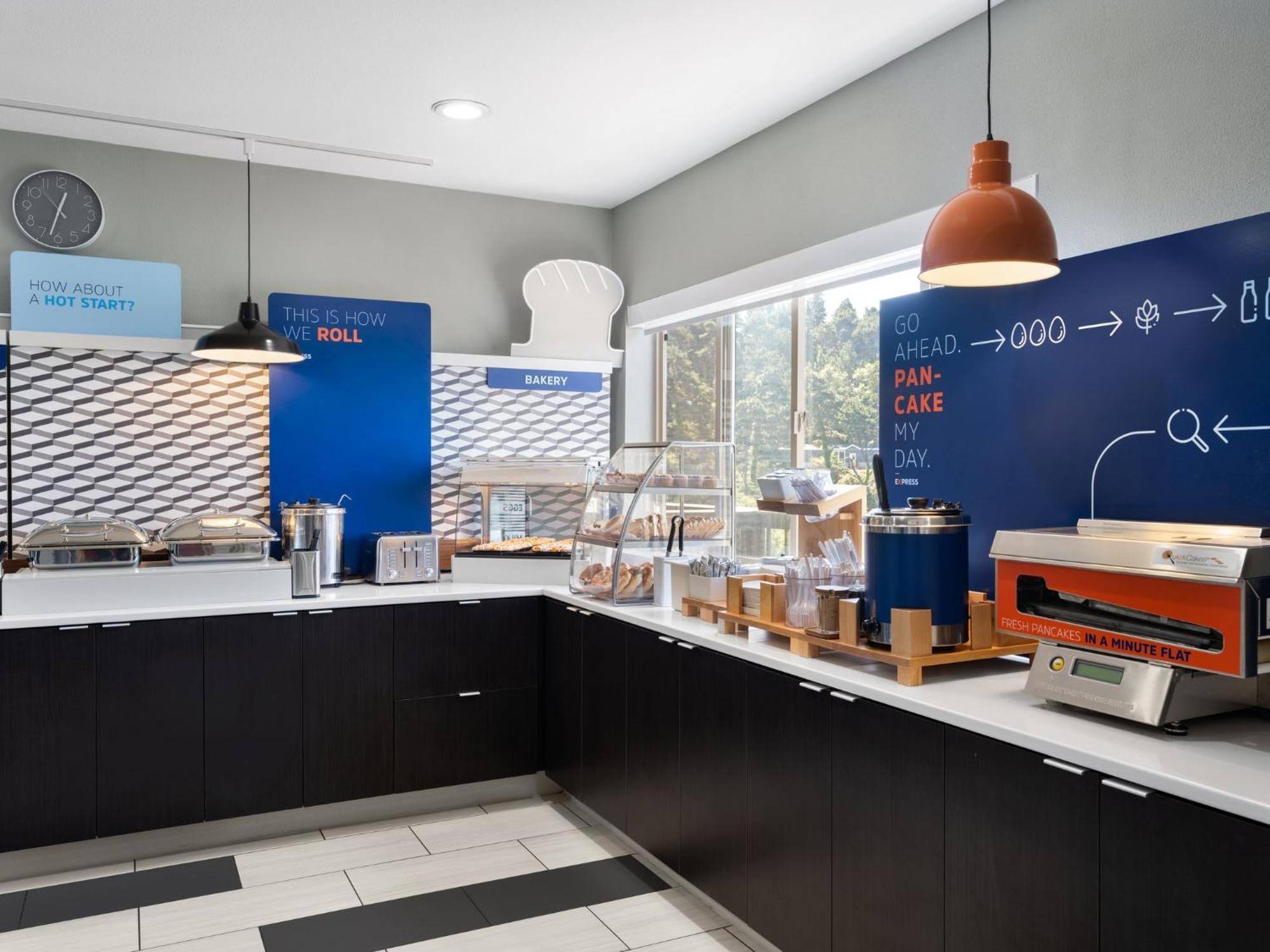 Holiday Inn Express Fort Bragg By Ihg Buitenkant foto