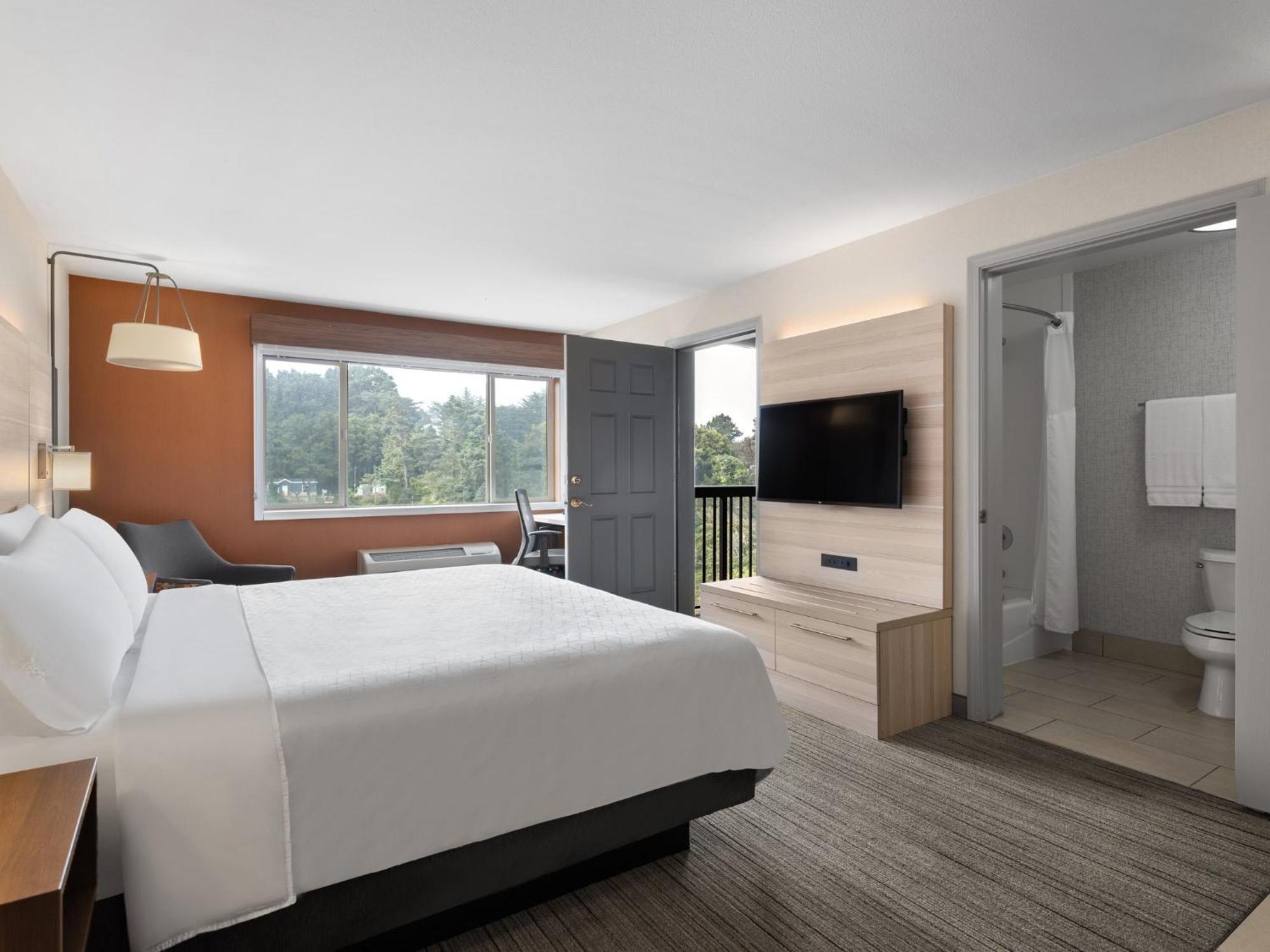 Holiday Inn Express Fort Bragg By Ihg Buitenkant foto