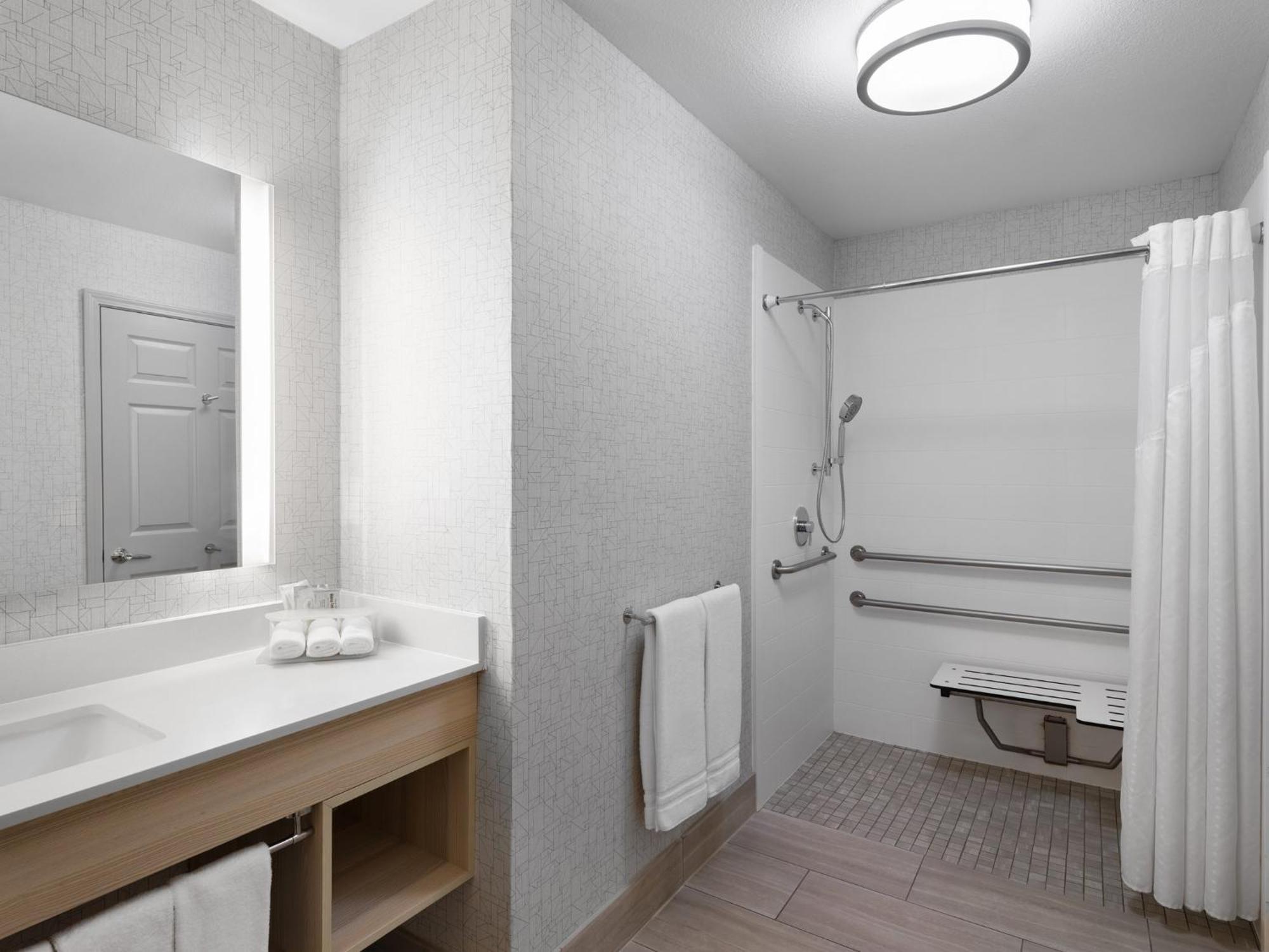 Holiday Inn Express Fort Bragg By Ihg Buitenkant foto