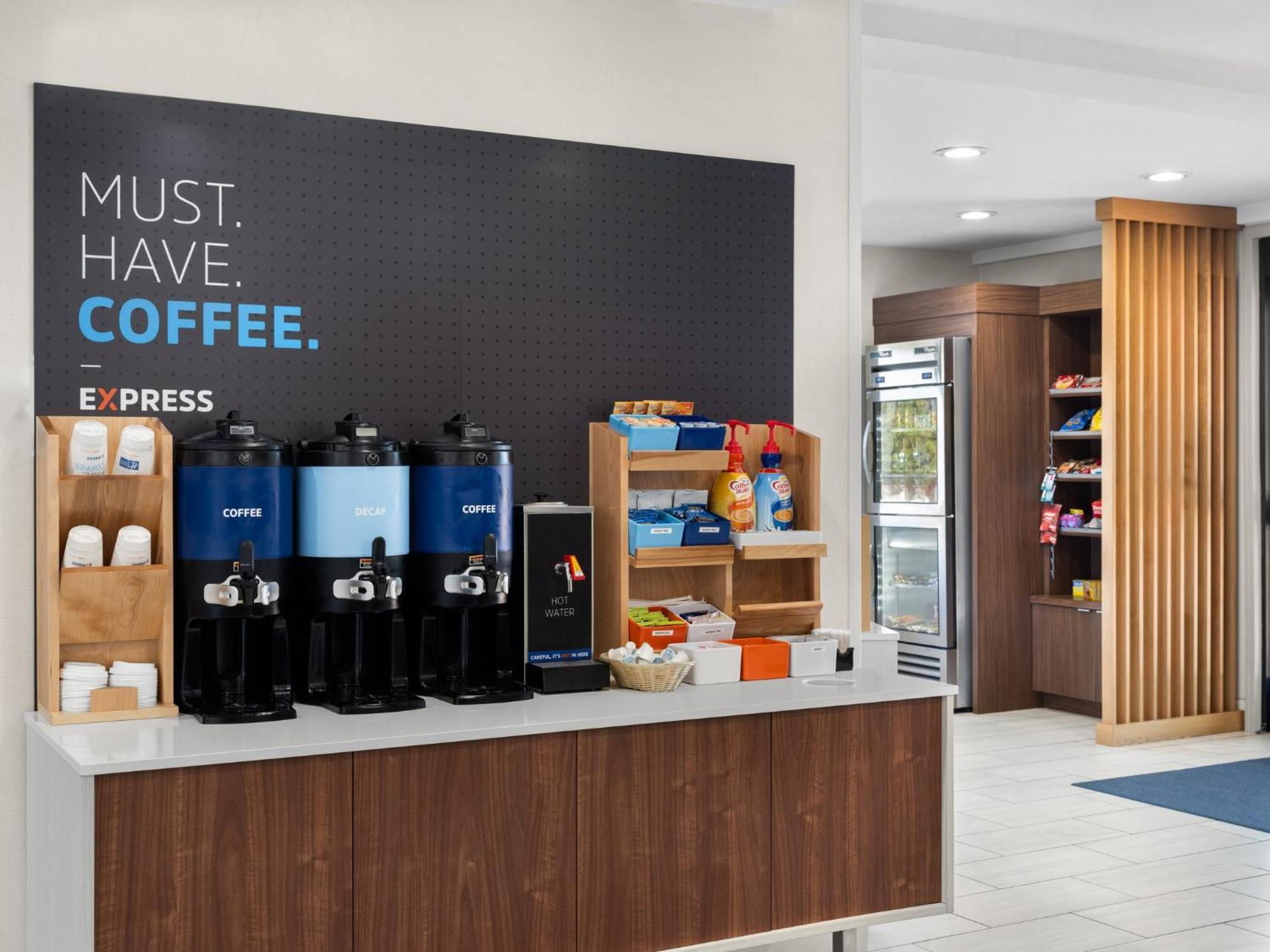 Holiday Inn Express Fort Bragg By Ihg Buitenkant foto