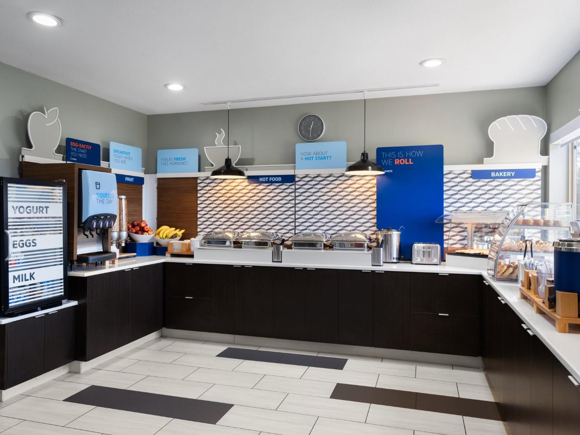 Holiday Inn Express Fort Bragg By Ihg Buitenkant foto