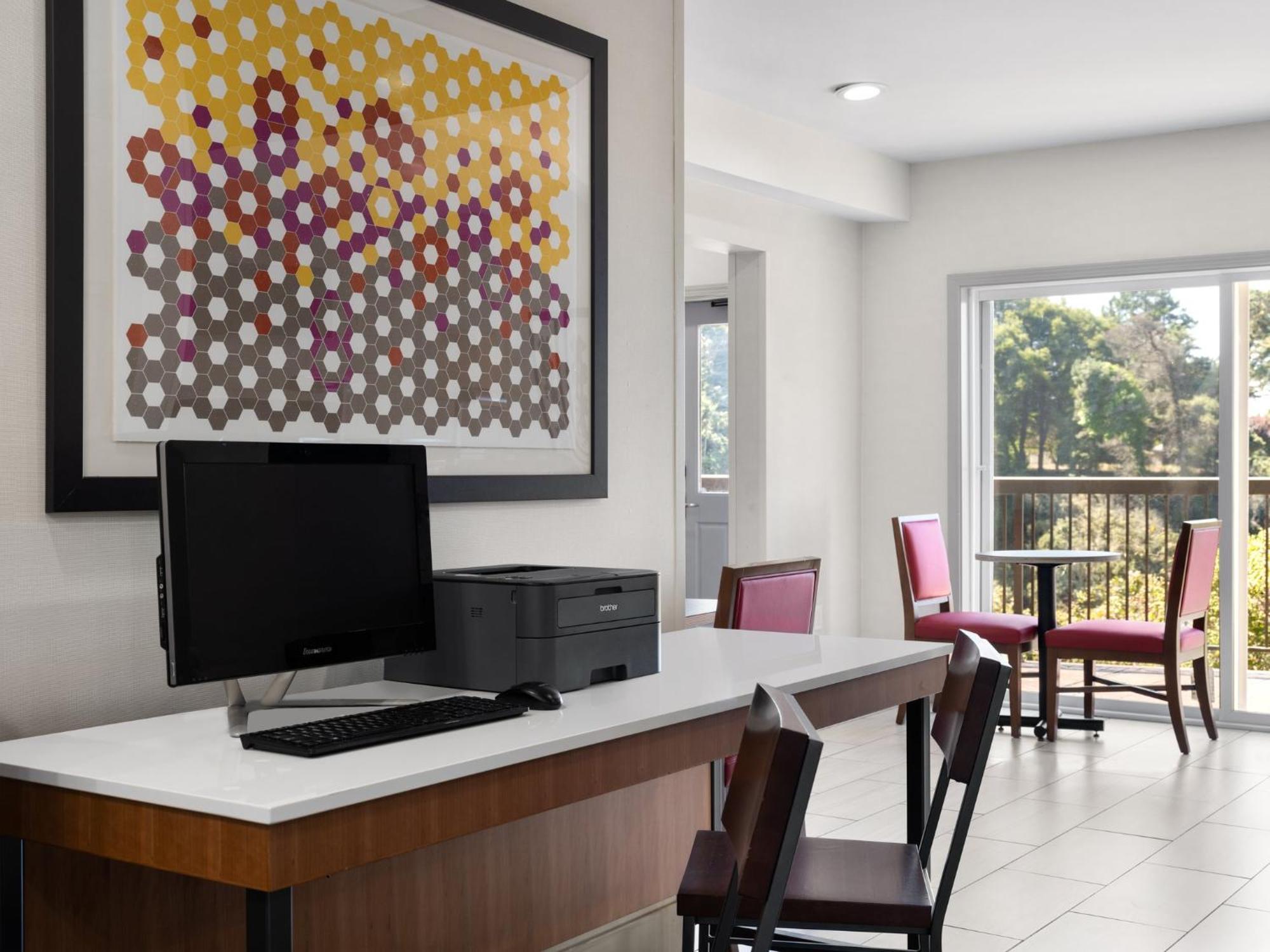 Holiday Inn Express Fort Bragg By Ihg Buitenkant foto