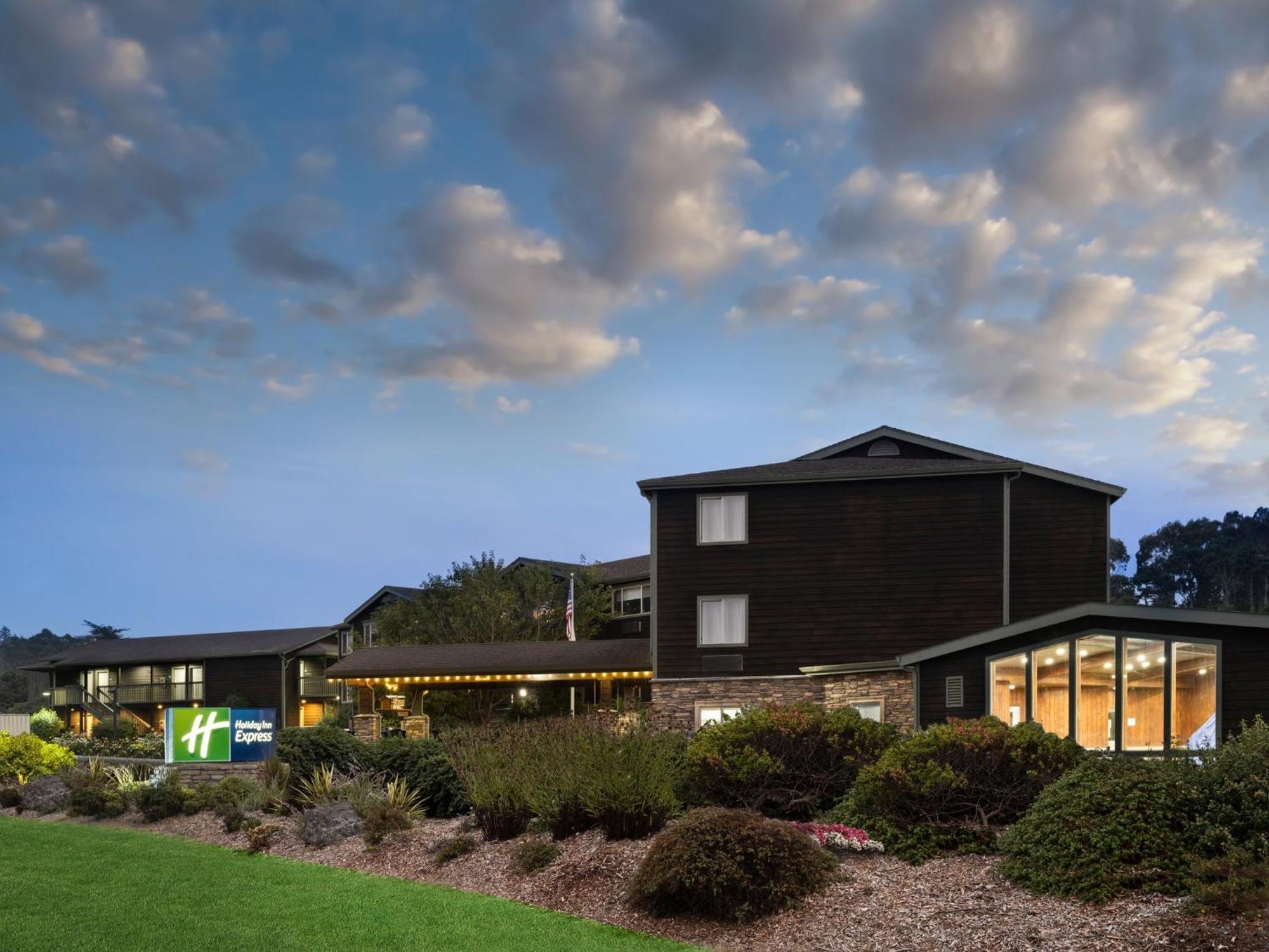Holiday Inn Express Fort Bragg By Ihg Buitenkant foto