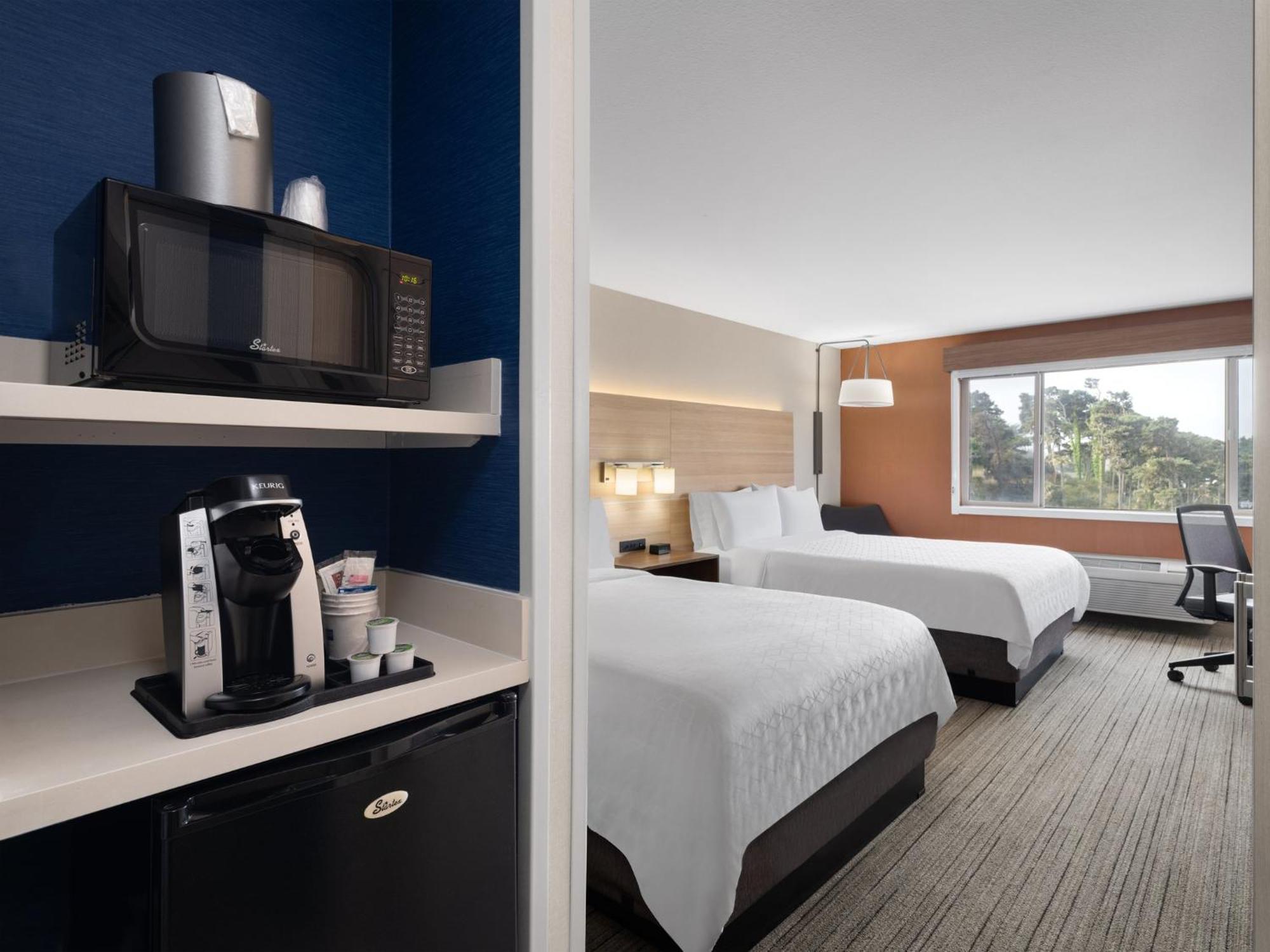 Holiday Inn Express Fort Bragg By Ihg Buitenkant foto