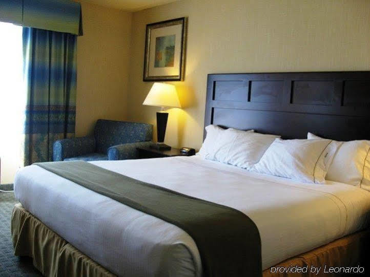 Holiday Inn Express Fort Bragg By Ihg Buitenkant foto