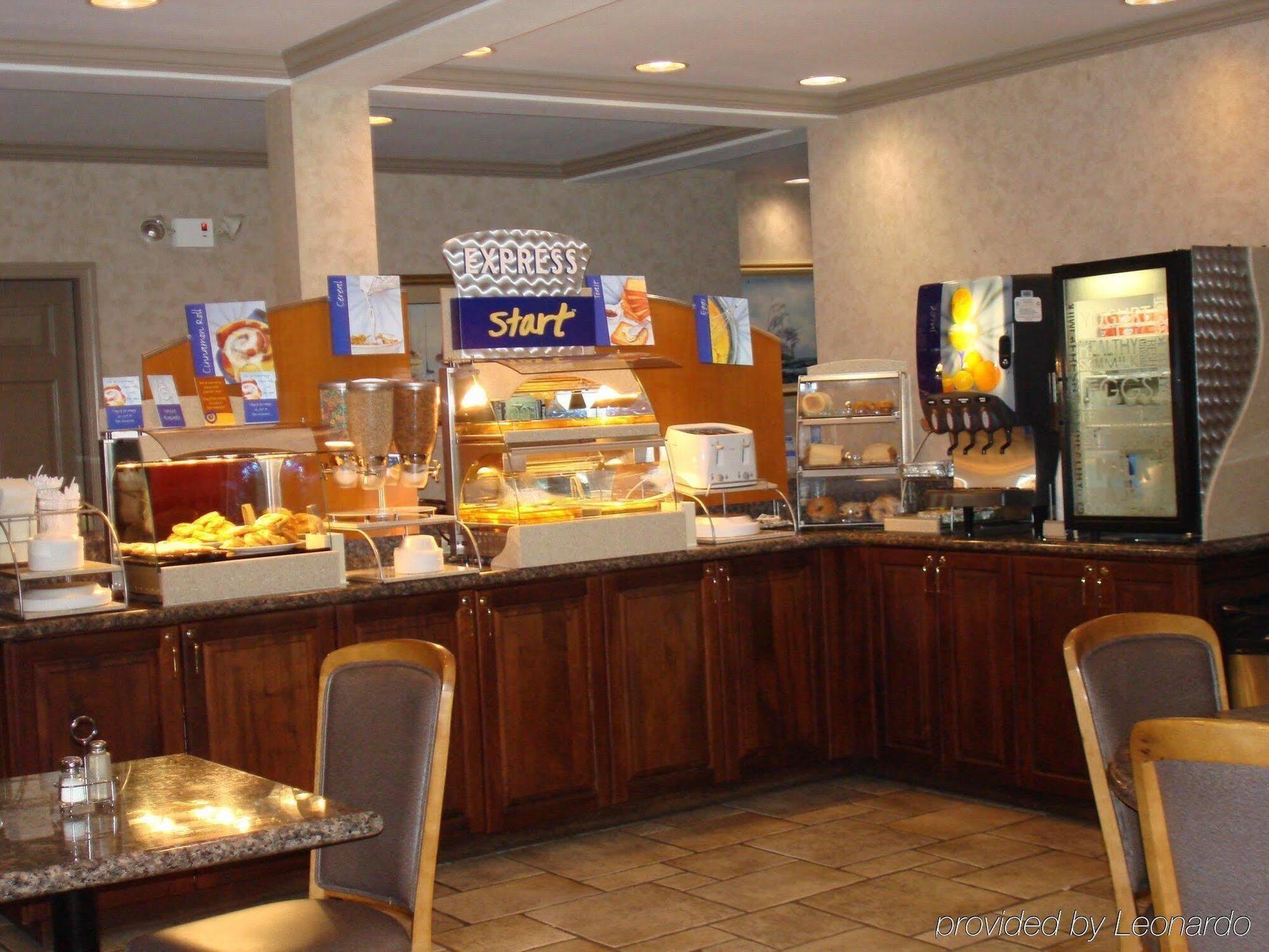 Holiday Inn Express Fort Bragg By Ihg Buitenkant foto
